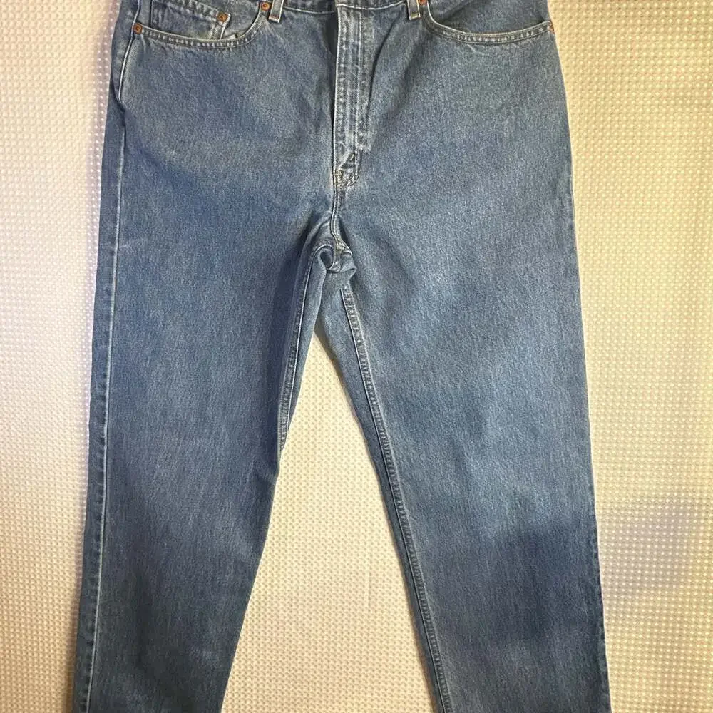 Levi's 550 Relaxed Fit Men's Jeans - Medium Stonewash
